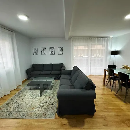 Barbastro Apartment *